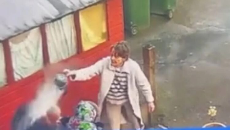 Gehandicapte oma en kleinzoon zijn slachtoffer geworden van een aanval met kokend heet water
