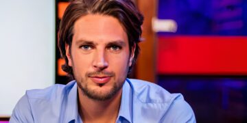 Renze Klamer is opnieuw verliefd en zijn nieuwe vriendin is een bekende verschijning