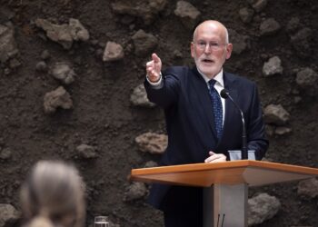 Timmermans laat zich van zijn slechte kant zien en begint te schreeuwen tegen Joost Eerdmans