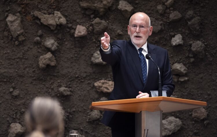 Timmermans laat zich van zijn slechte kant zien en begint te schreeuwen tegen Joost Eerdmans