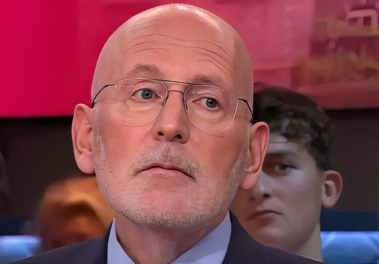 Frans Timmermans voelt zich keihard gepakt door Wilfred Genee: “Naaistreek”