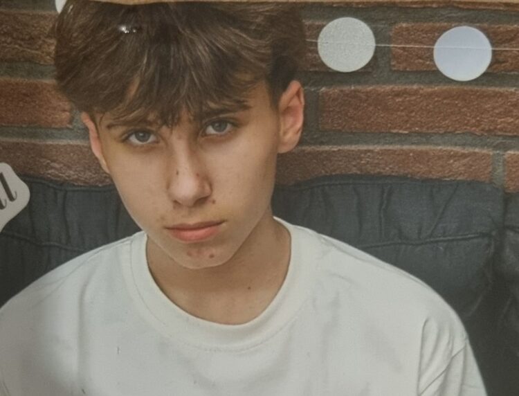 Urgente vermissing: politie slaat alarm om vermissing 14-jarige en vraagt om naar het kind uit te kijken