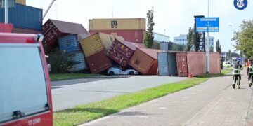 Verschrikkelijke beelden vanuit Rotterdam: containers verpletteren meerdere auto’s