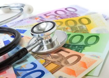 Zorgverzekering opnieuw duurder: zoveel meer ga je in 2026 aan premie betalen