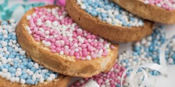 Beschuit met blauwe muisjes voor deze bekende Nederlander!