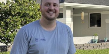 Na een hartstilstand deelt hij wat hij “aan de andere kant” zag – niemand blijft onberoerd