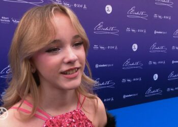 Emma Kok straalt met nieuwe liefde aan haar zijde tijdens boekpresentatie