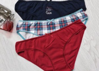 Deze kleur ondergoed is onzichtbaar onder witte kleding en nee het antwoord is niet wit of huidkleurig!