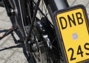 Fietsers en e-stepgebruikers opgelet: nieuwe kentekenplicht verandert alles vanaf 2025