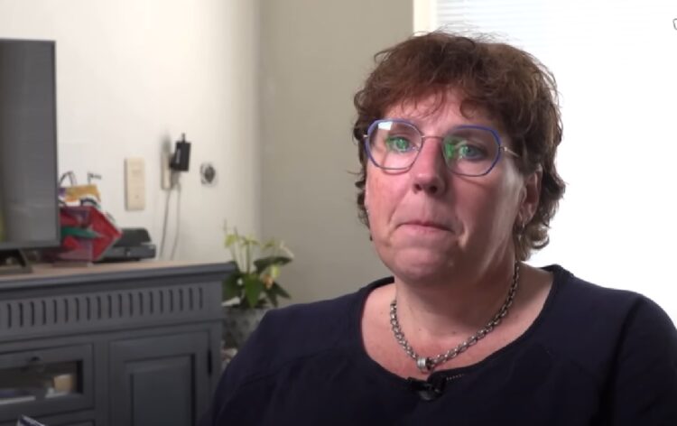 Werkende moeder Kim deelt haar pijnlijke realiteit: “Na al mijn rekeningen blijft er nog geen 130 euro over”