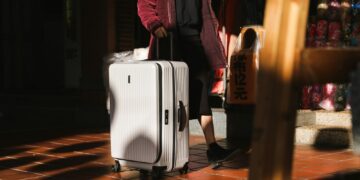 Let op: dit is waarom je nooit een lintje aan je koffer moet binden!