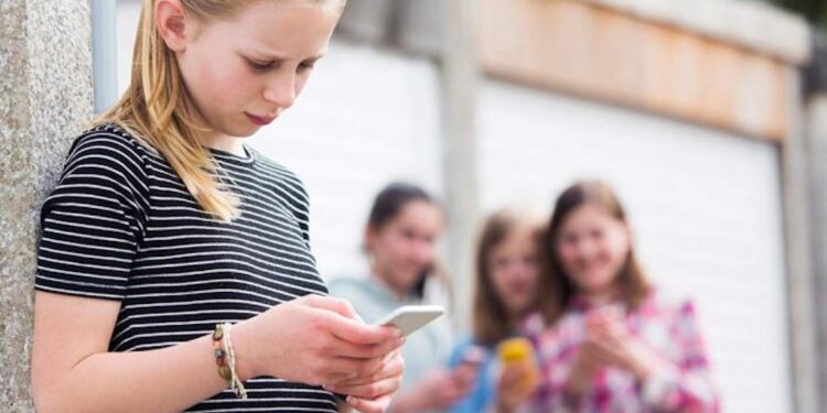 Ouders opgelet: deze signalen verraden dat je kind online buitengesloten wordt