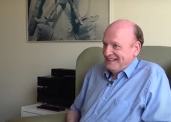 Harrie leeft al dertig jaar van een bijstandsuitkering en voelt zich de koning te rijk