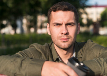 Noah (33) loopt weg als mensen kruidnoten pepernoten noemen