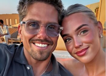 Kerstboom van André Hazes Jr. zorgt voor opschudding: ‘Baby op komst?’