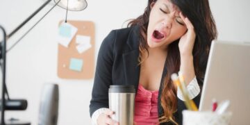 Zo maak je korte metten met ochtendmoeheid: vijf gewoontes die écht werken