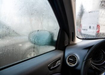 Monteurs zweren erbij: Nooit meer beslagen autoruiten met deze simpele truc