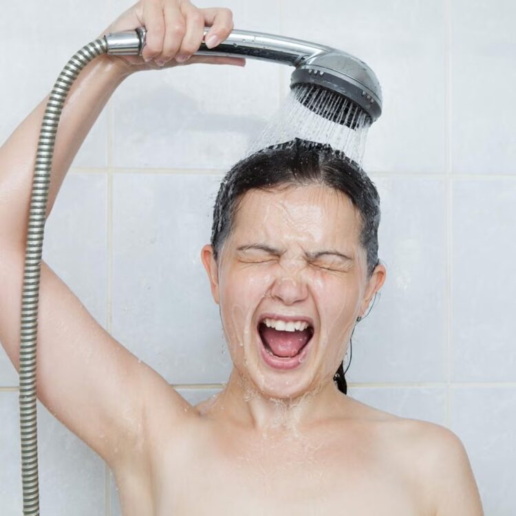 Ochtend- of avonddouche? Experts onthullen het ideale moment voor je huid en slaap
