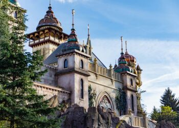 Efteling gooit prijzen in 2026 omhoog: dit bizarre bedrag ga je betalen!