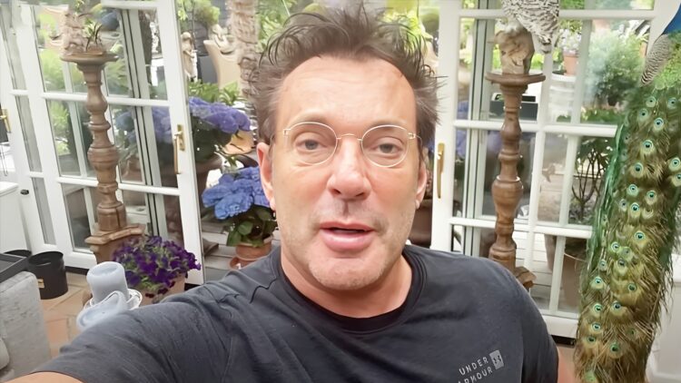 Internet ontploft door nieuwe look Gerard Joling: “Totaal onherkenbaar”