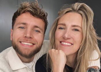Suzan en Freek delen nieuwe foto’s met zoontje Sef: ’Liefs vanuit de babybubbel’