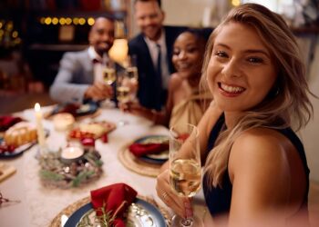 Kim (39): “Ik vraag 75 euro per persoon voor mijn kerstdiner, ik wil er wel een beetje aan verdienen”