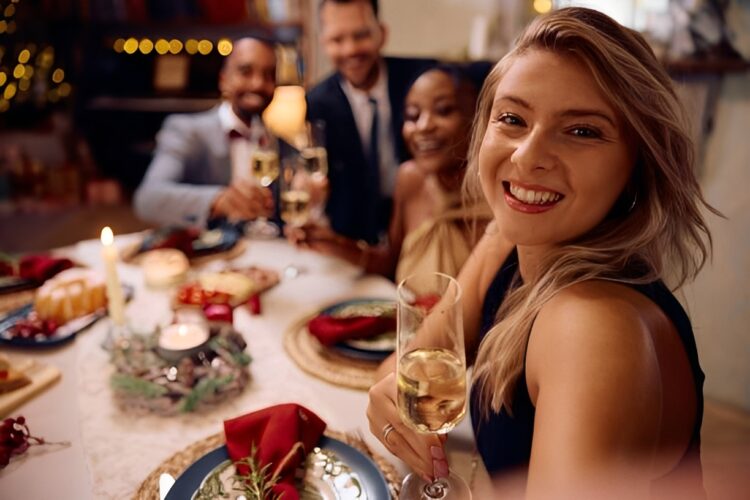 Kim (39): “Ik vraag 75 euro per persoon voor mijn kerstdiner, ik wil er wel een beetje aan verdienen”