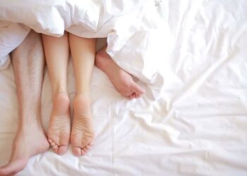 Uurtje slaapkamerplezier of uurtje wandelen? Zó lang moet je vrijen om evenveel calorieën te verbranden als sporten