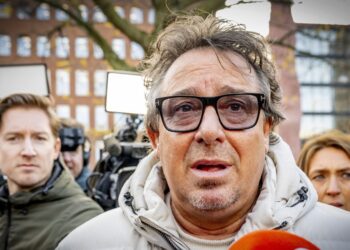 Marco Borsato verlaat rechtbank zichtbaar geëmotioneerd na vrijspraak