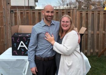 Moeder van drie jongens hoopt op een meisje, maar raakt zwanger van een drieling; de uitkomst loopt iets anders dan verwacht…