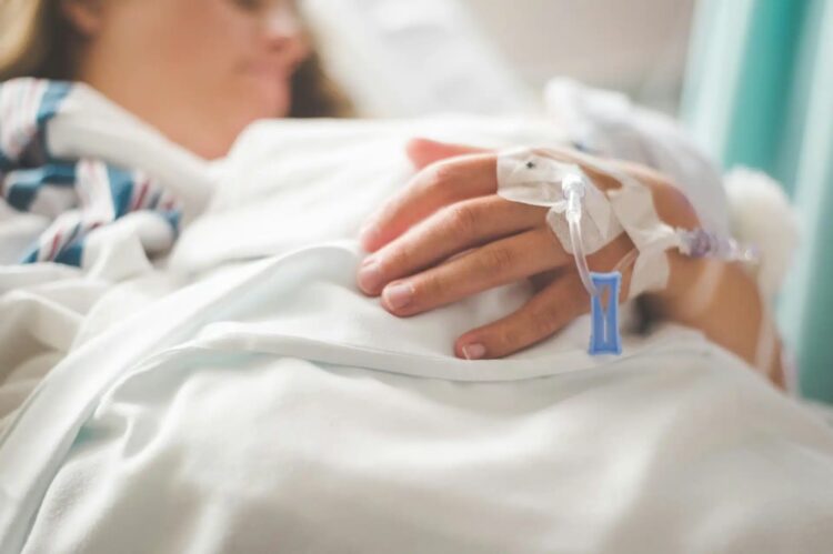 Julia raakte klinisch dood na extreme allergische reactie: “Wat ik toen zag is niet te beschrijven”