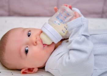 Wereldwijde terugroepactie babyvoeding: ouders wees scherp!