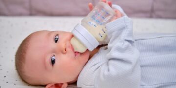 Wereldwijde terugroepactie babyvoeding: ouders wees scherp!