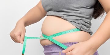 Zwoegen in de sportschool is overbodig: dit simpele voedingsmiddel pakt gevaarlijk buikvet aan