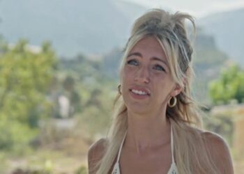 Denise toont horror- slaapplek zien na plotseling vertrek uit Spanje