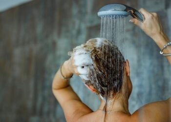 Arts onthult de vieste plek van je lichaam die vrijwel iedereen overslaat onder de douche