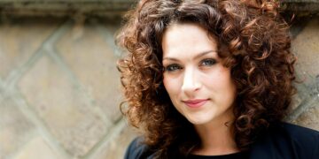 Drama: ‘Eva van de Wijdeven zwerft dakloos rond in de buurt van Apeldoorn, kindje zit bij vader’