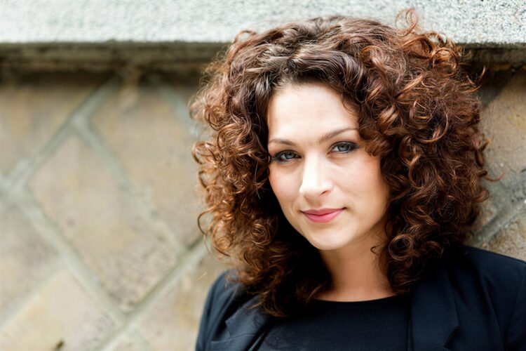 Drama: ‘Eva van de Wijdeven zwerft dakloos rond in de buurt van Apeldoorn, kindje zit bij vader’
