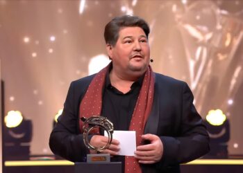 Martijn Krabbé deelt foto van welverdiende vakantie met zijn Deborah