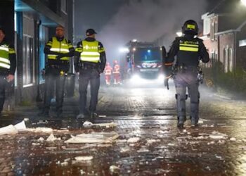 ‘Politiebond komt met bizarre informatie over geweld tijdens nieuwjaarsnacht – Geen Nederland meer’