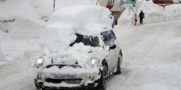 Met sneeuw op je auto de weg op? De boete kan vandaag oplopen tot €500