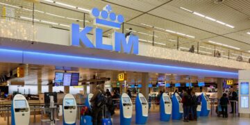 Pas na dagen chaos spreekt KLM-topvrouw Rintel zich uit over Schiphol en de sneeuwellende