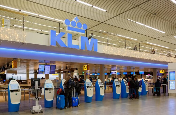 Pas na dagen chaos spreekt KLM-topvrouw Rintel zich uit over Schiphol en de sneeuwellende