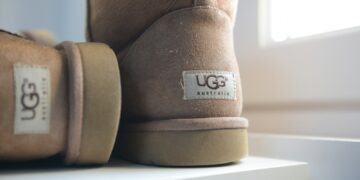 Vlekken in je (nep) Uggs? Met dít handige haarproduct krijg je ze schoon