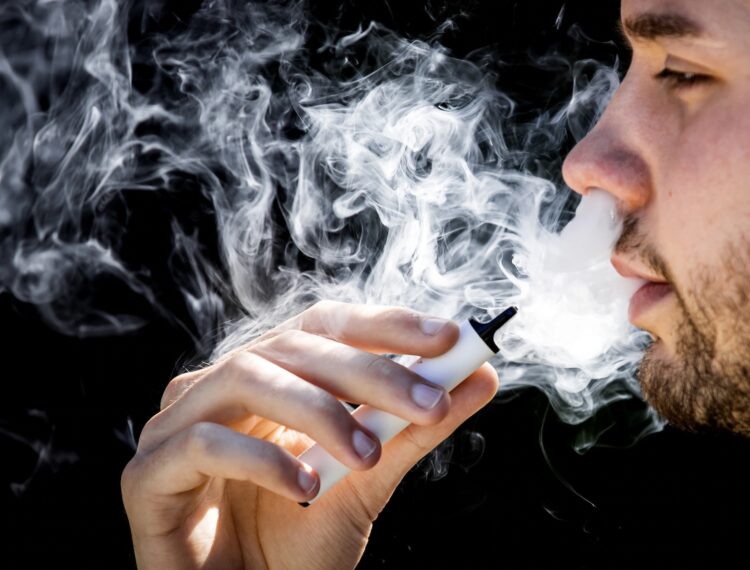 Nieuwe coalitie zet zware stap tegen rokers en vapers