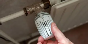 Experts waarschuwen: zet je verwarming ’s nachts vooral NIET onder deze temperatuur