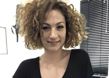 Drama: ‘Eva van de Wijdeven zwerft dakloos rond in de buurt van Apeldoorn, kindje zit bij vader’