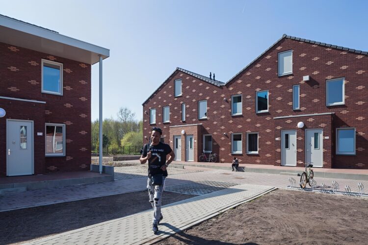 Wonen naast een AZC? Check snel of jij recht hebt op 1000euro