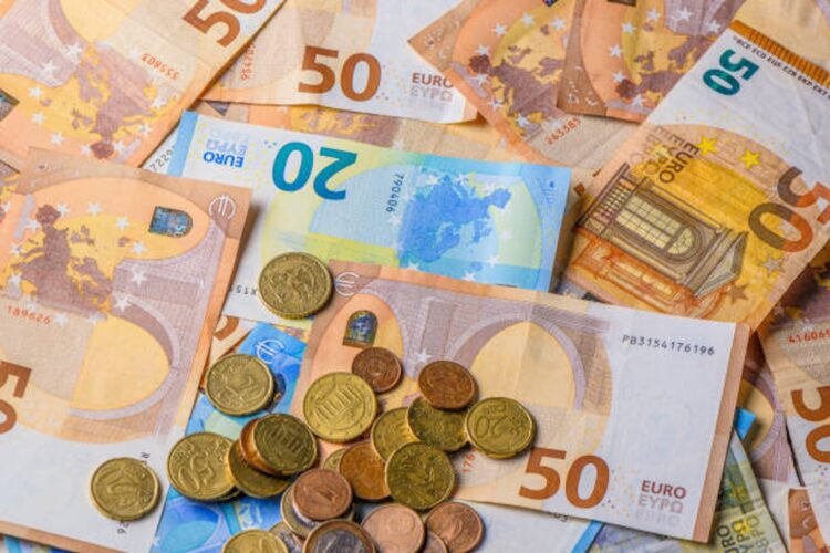 Let op: voldoe je niet aan een van deze voorwaarden, dan wordt er beslag gelegd op je AOW-uitkering