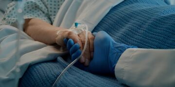 Arts waarschuwt: deze nachtelijke symptomen kunnen een teken van kanker zijn